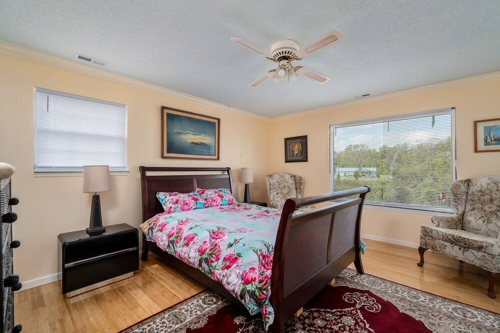 Photo of Bedroom in Cedar Island