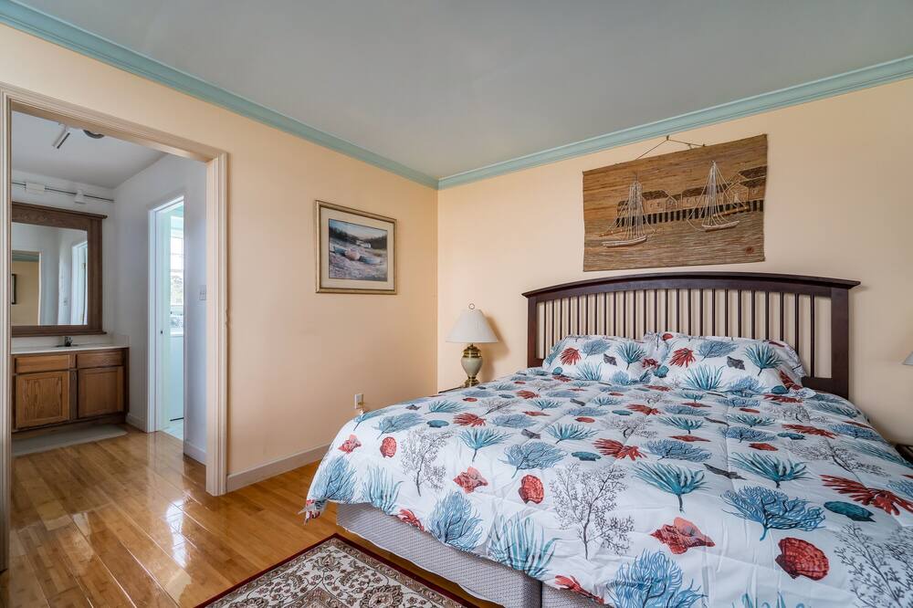 Photo of Bedroom in Cedar Island