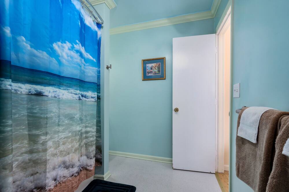 Photo of Bathroom in Cedar Island