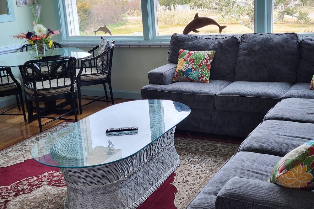 Photo of Livingroom in Cedar Island
