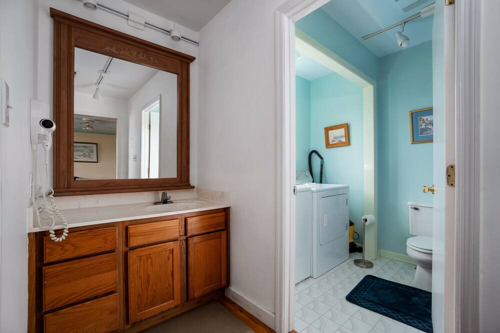 Photo of Bathroom in Cedar Island