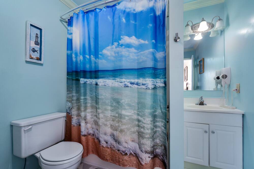 Photo of Bathroom in Cedar Island