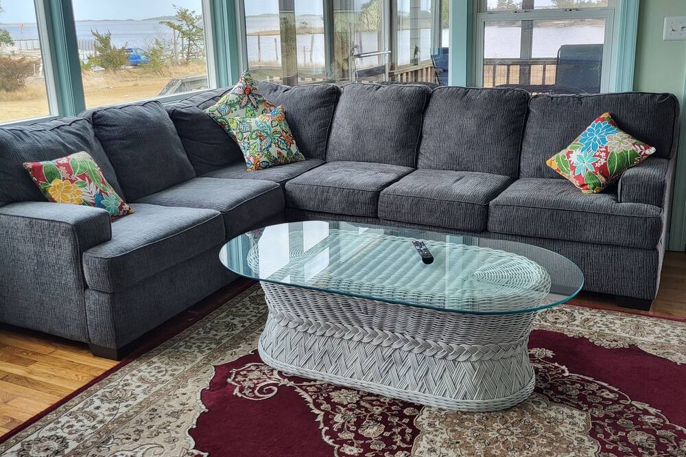 Photo of Livingroom in Cedar Island