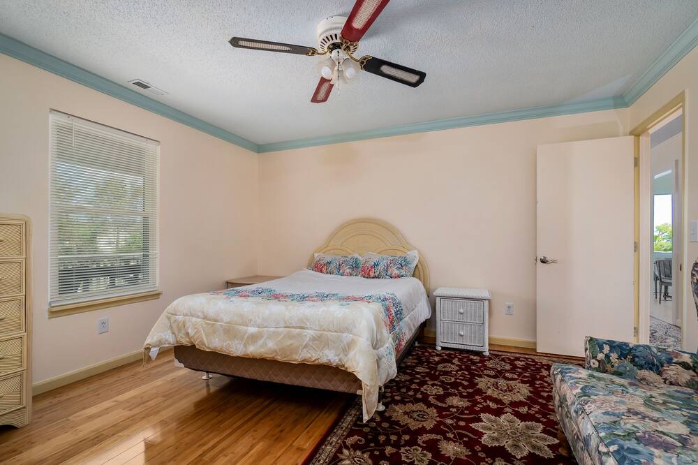 Photo of Bedroom in Cedar Island