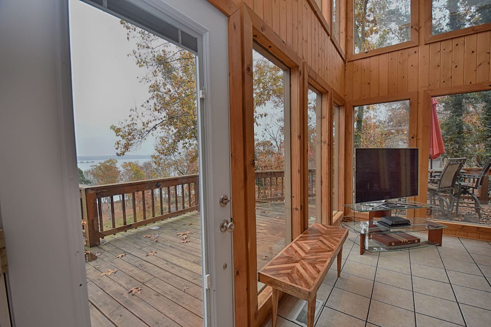 Photo of Livingroom in New Concord