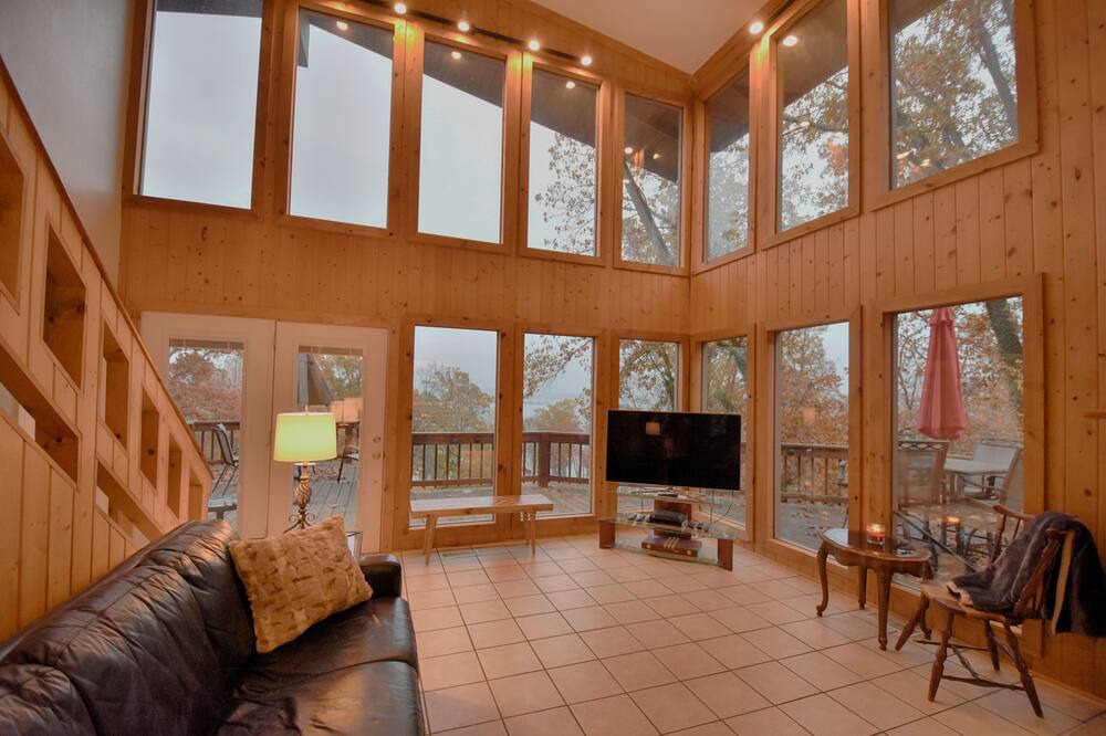 Photo of Livingroom in New Concord