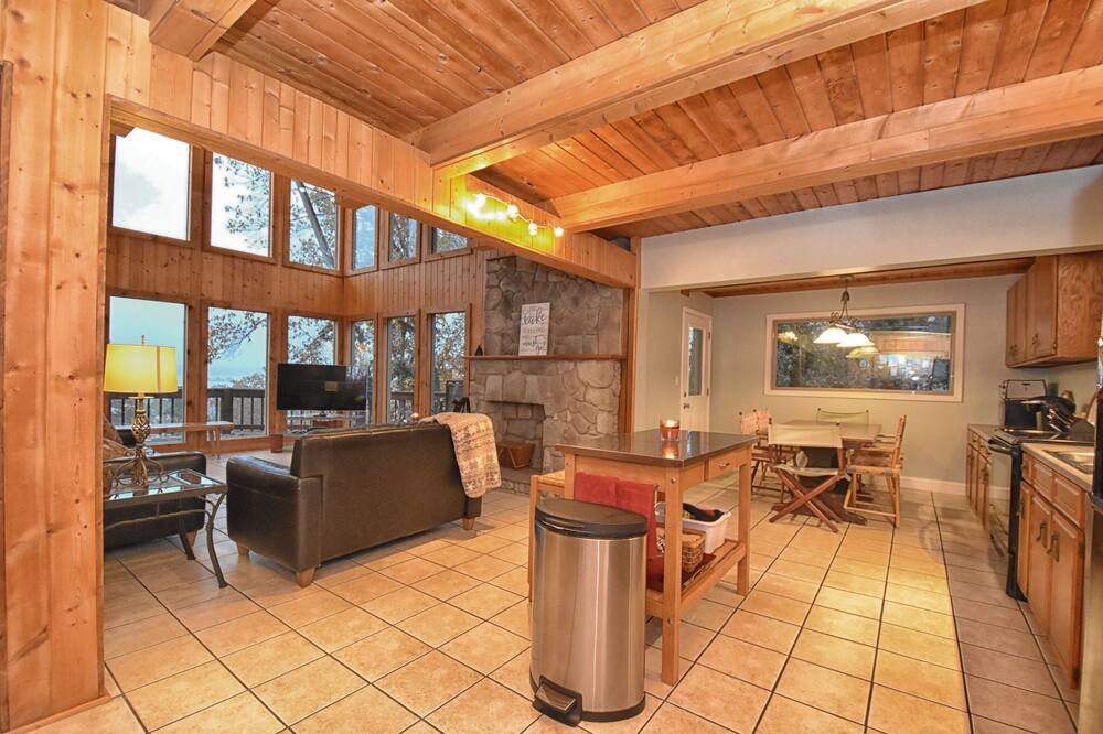 Photo of Livingroom in New Concord