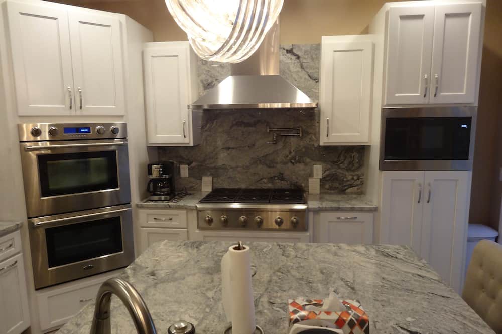 Photo of Kitchen in Lampe