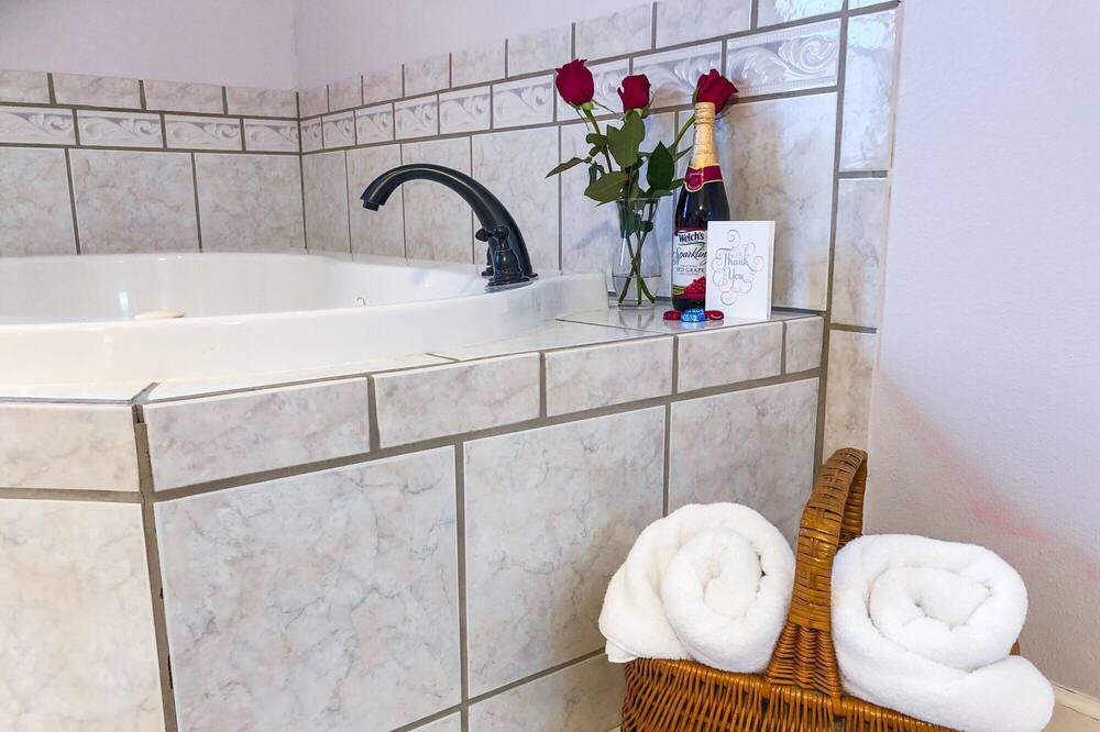 Photo of Bathroom in Branson