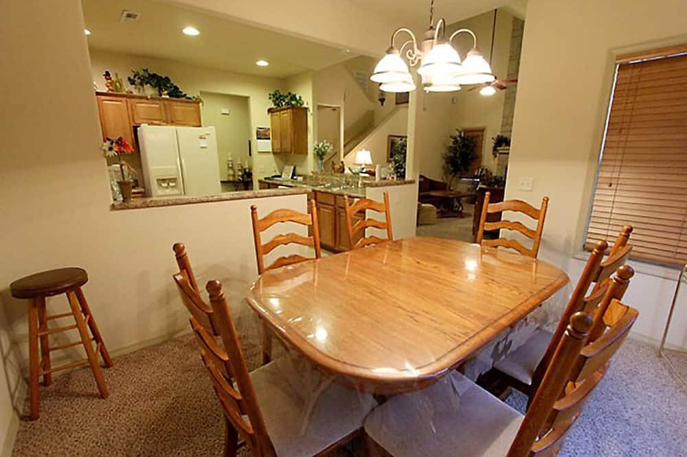 Photo of Livingroom in Branson West