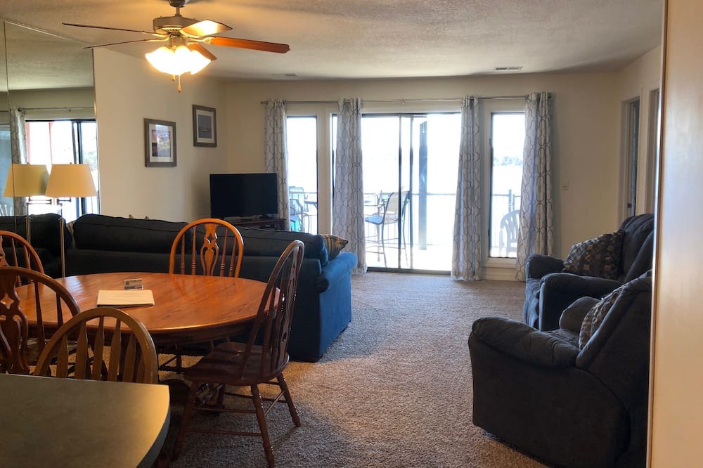 Photo of Livingroom in Kimberling City