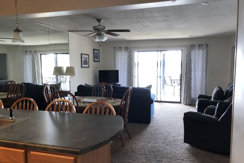 Photo of Livingroom in Kimberling City