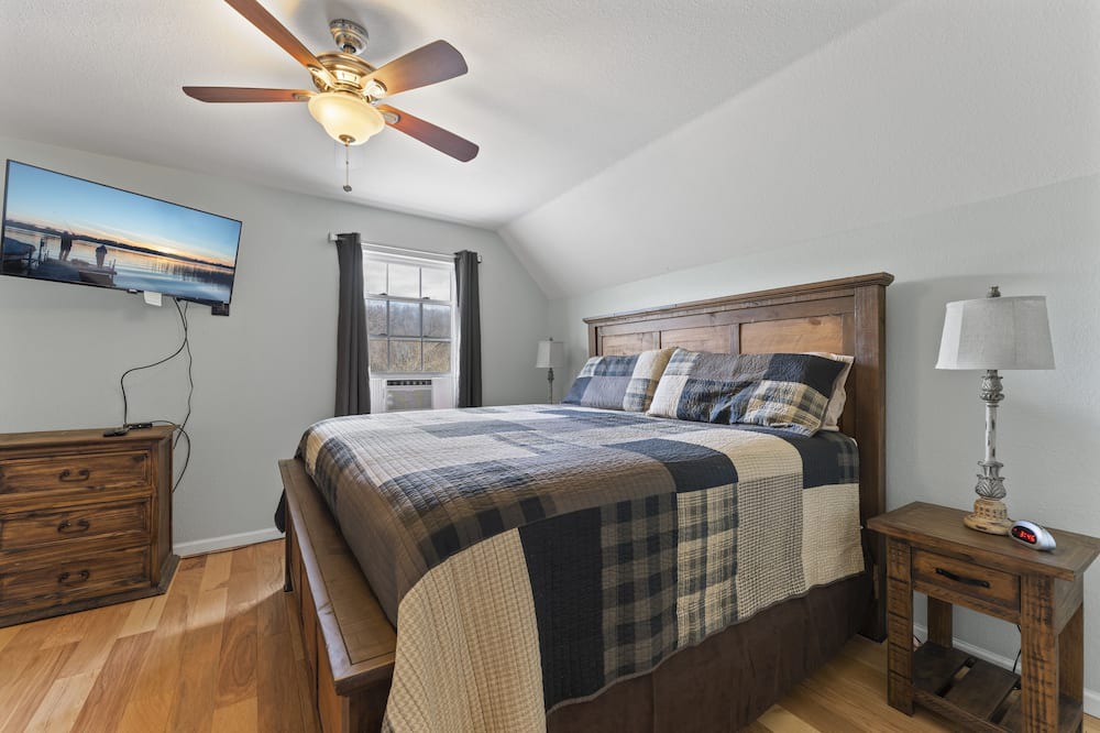 Photo of Bedroom in Rockaway Beach