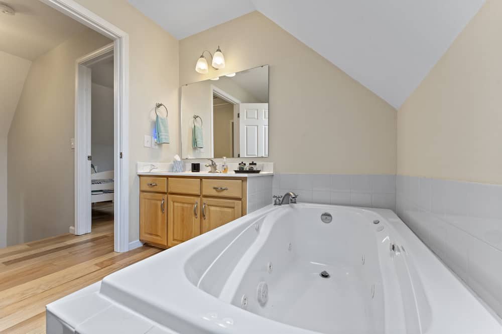Photo of Bathroom in Rockaway Beach