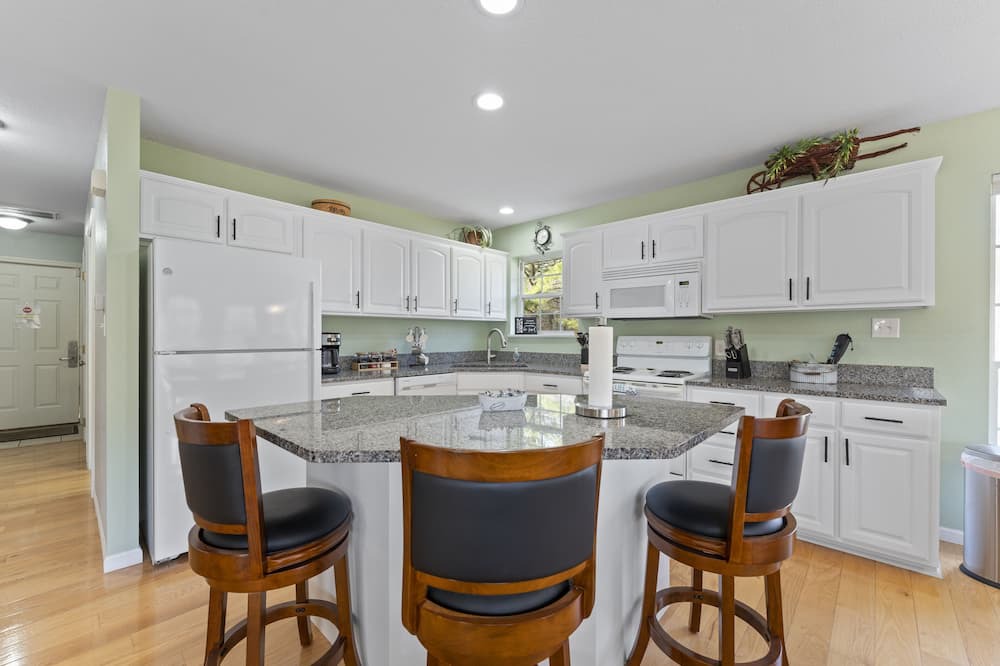 Photo of Kitchen in Rockaway Beach