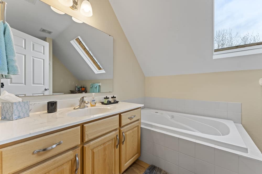 Photo of Bathroom in Rockaway Beach