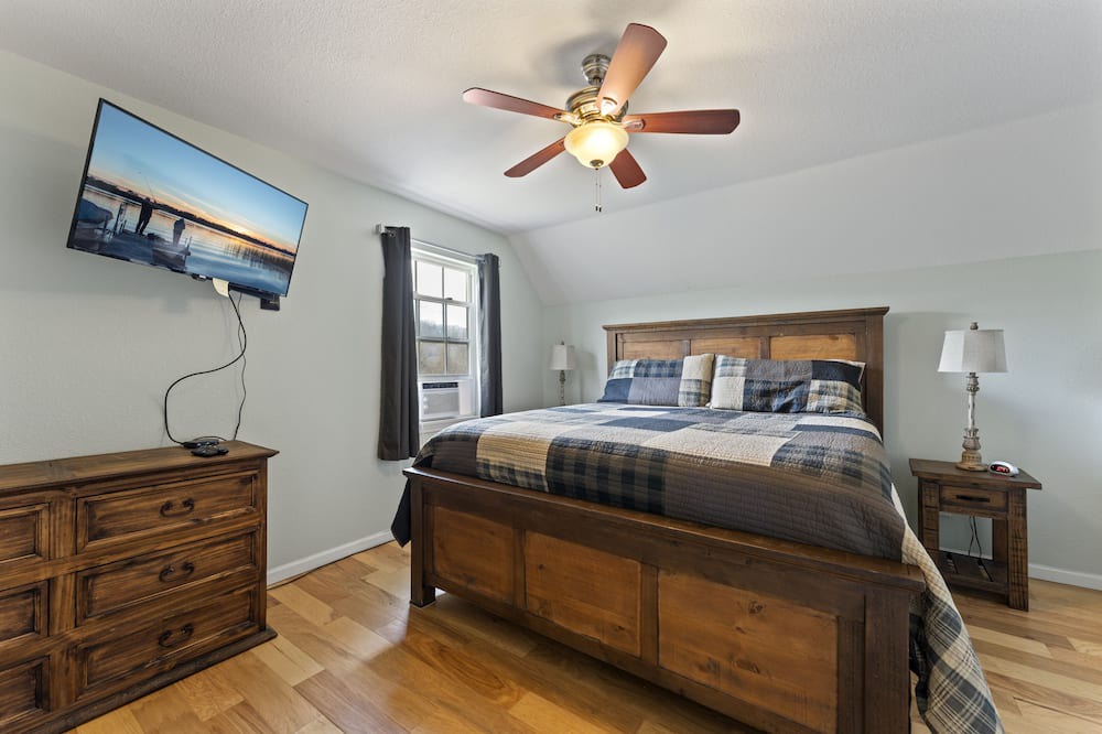 Photo of Bedroom in Rockaway Beach