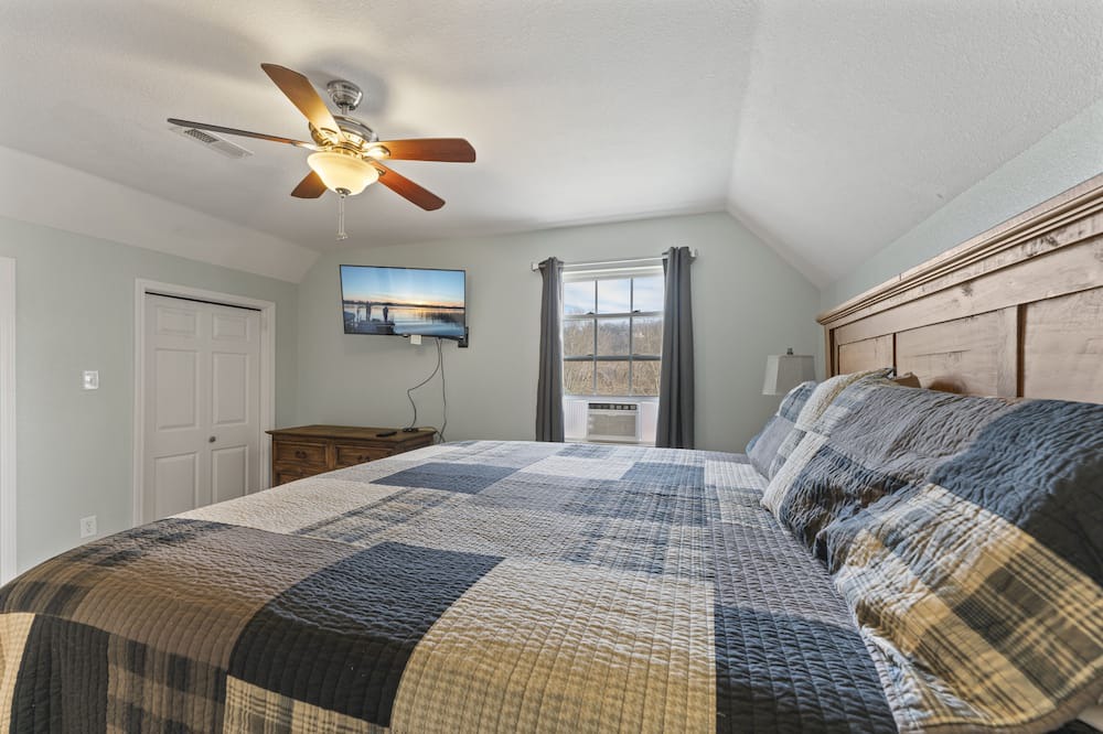 Photo of Bedroom in Rockaway Beach