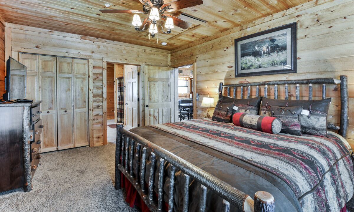 Photo of Bedroom in Branson Cedars