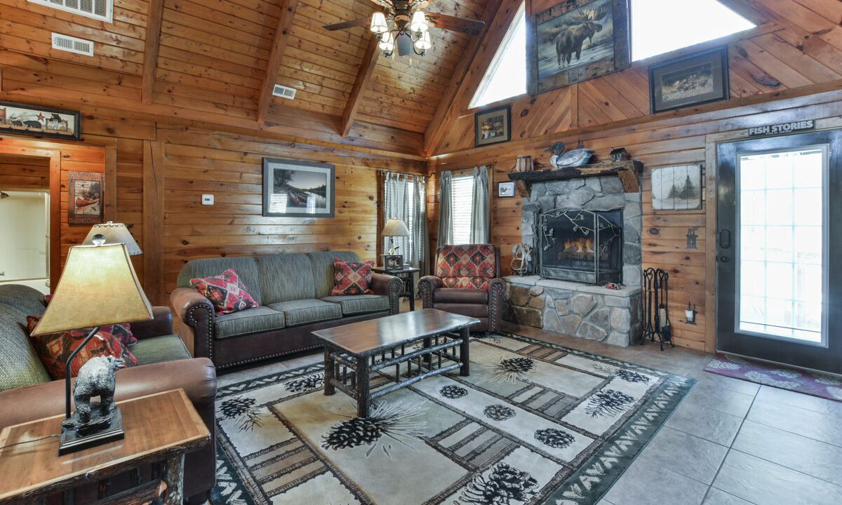 Photo of Livingroom in Branson Cedars