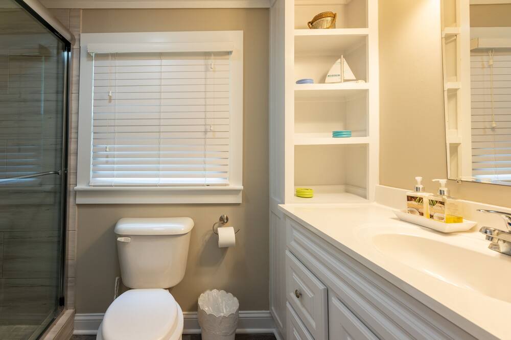 Photo of Bathroom in Manteo