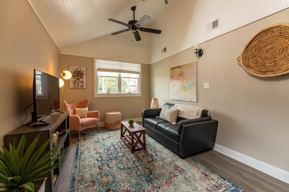 Photo of Livingroom in Manteo