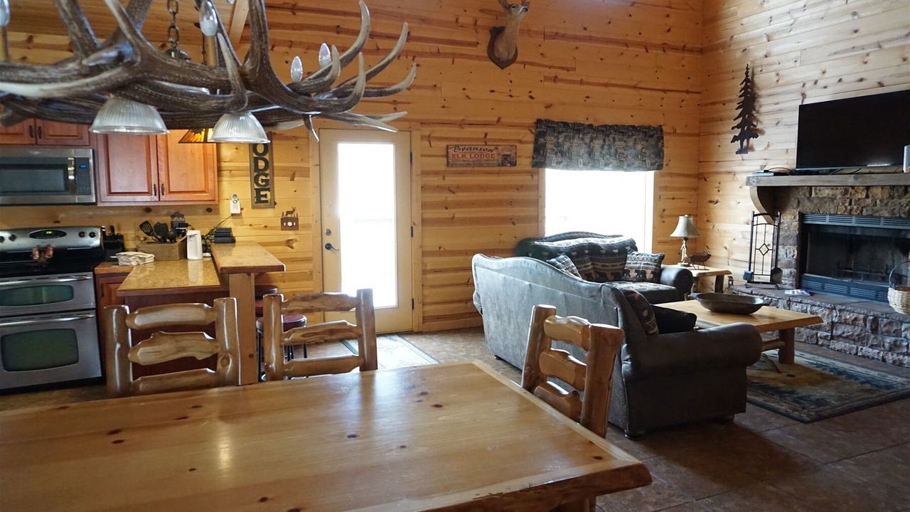 Photo of Livingroom in Branson Cedars