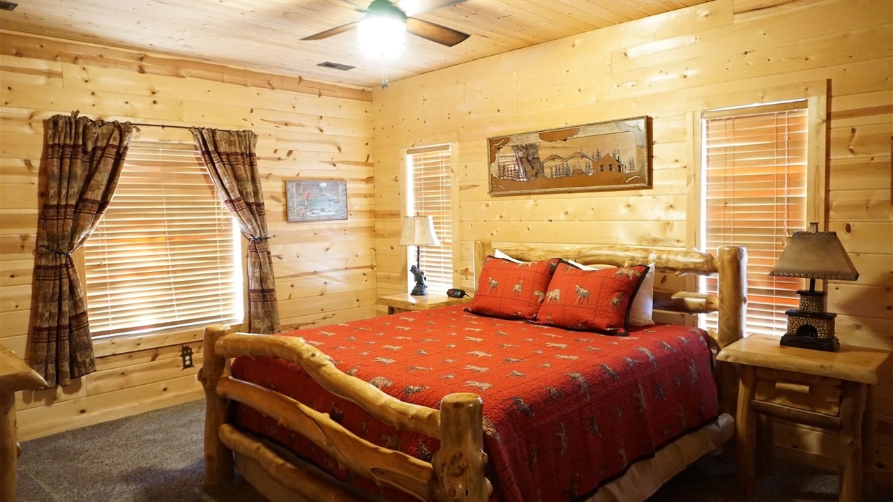 Photo of Bedroom in Branson Cedars