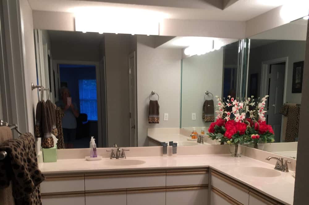 Photo of Bathroom in Branson