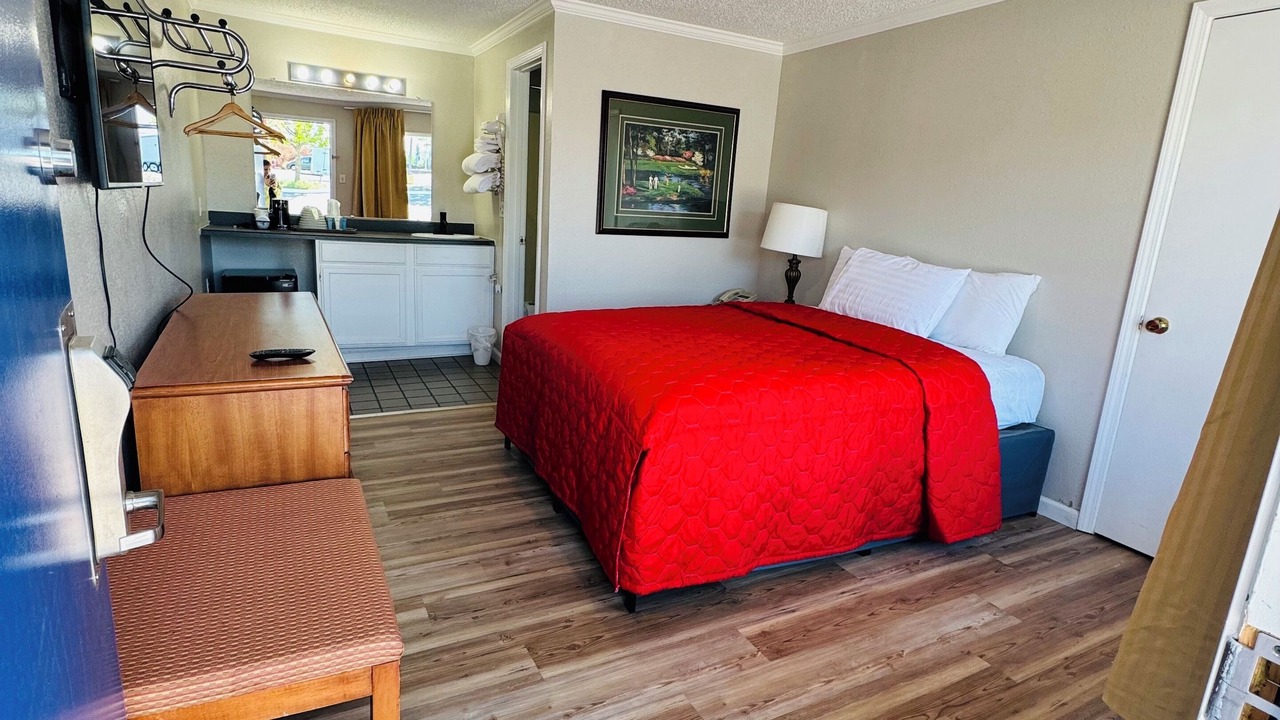 Photo of Bedroom in Branson Theater District