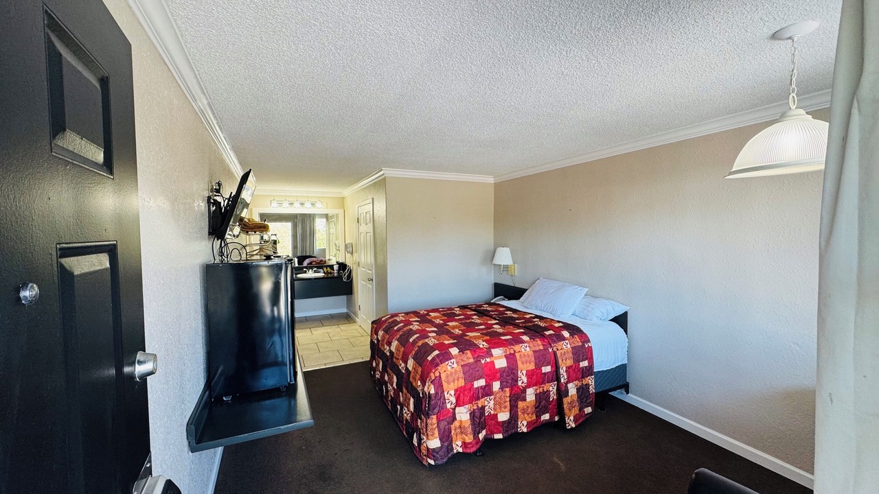 Photo of Bedroom in Branson Theater District