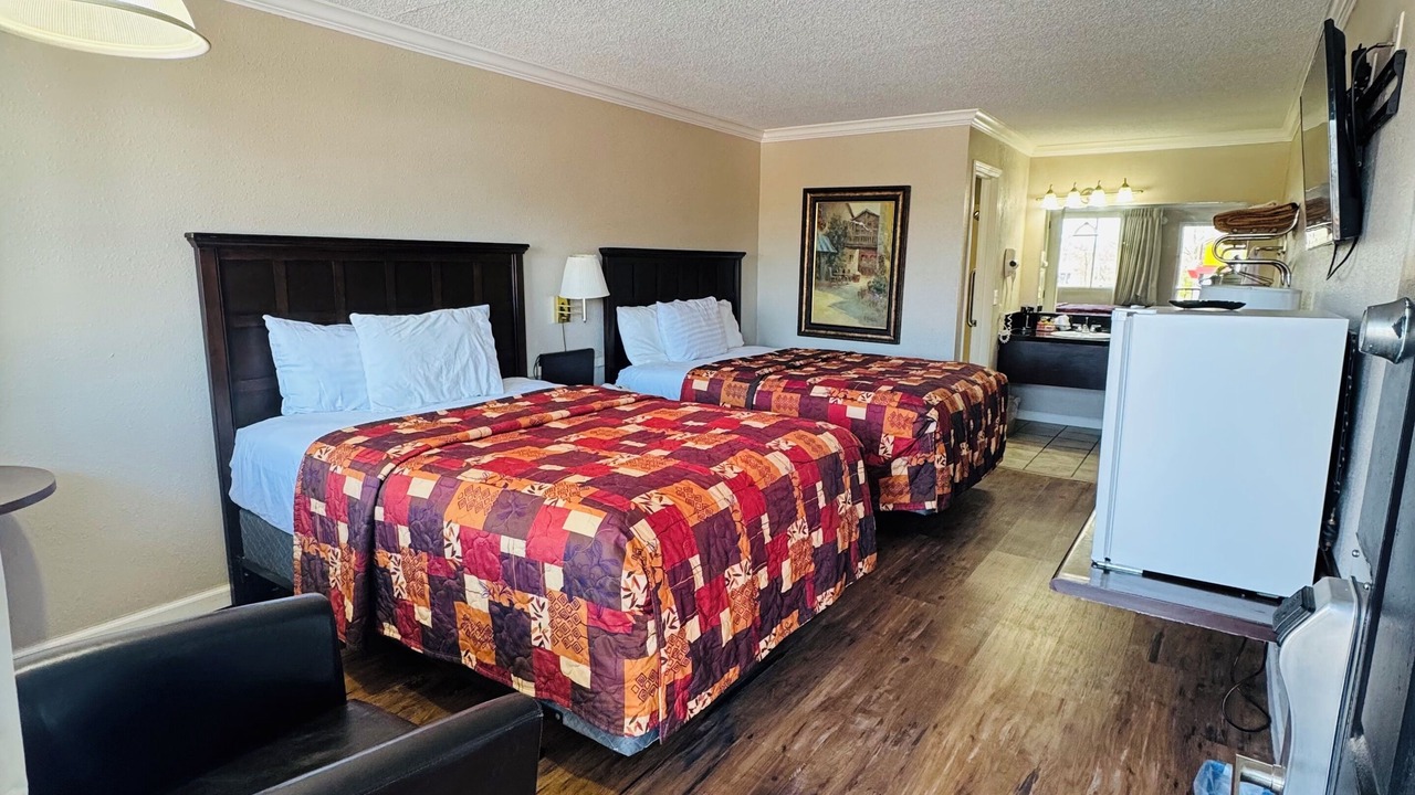 Photo of Bedroom in Branson Theater District