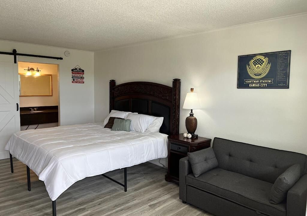 Photo of Bedroom in Branson Theater District