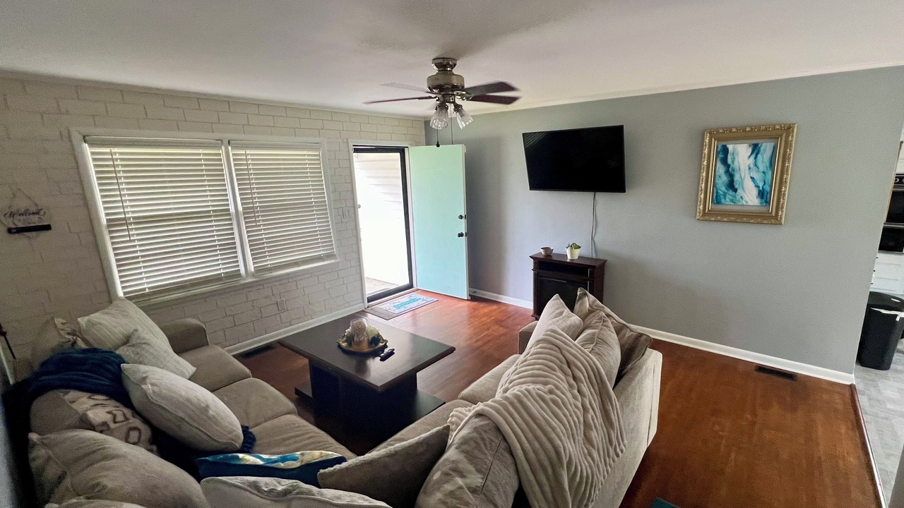 Photo of Livingroom in Oakhurst