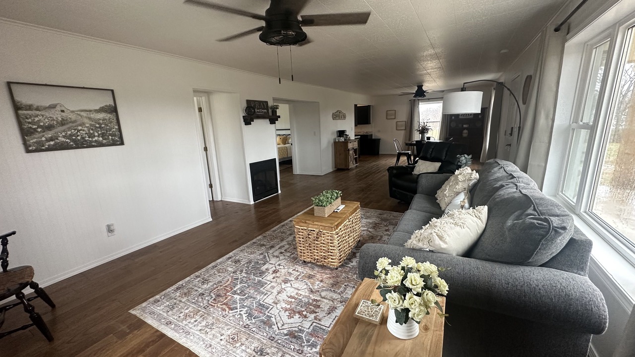 Photo of Livingroom in Peace Valley