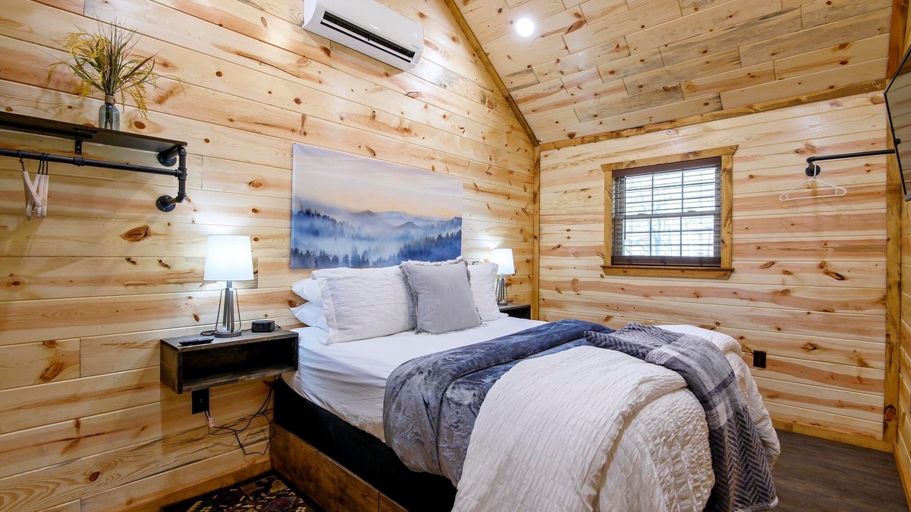 Photo of Bedroom in Smithville