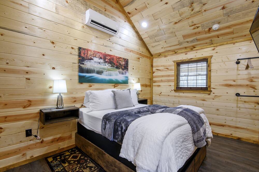 Photo of Bedroom in Smithville