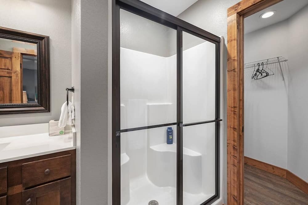 Photo of Bathroom in Reeds Spring
