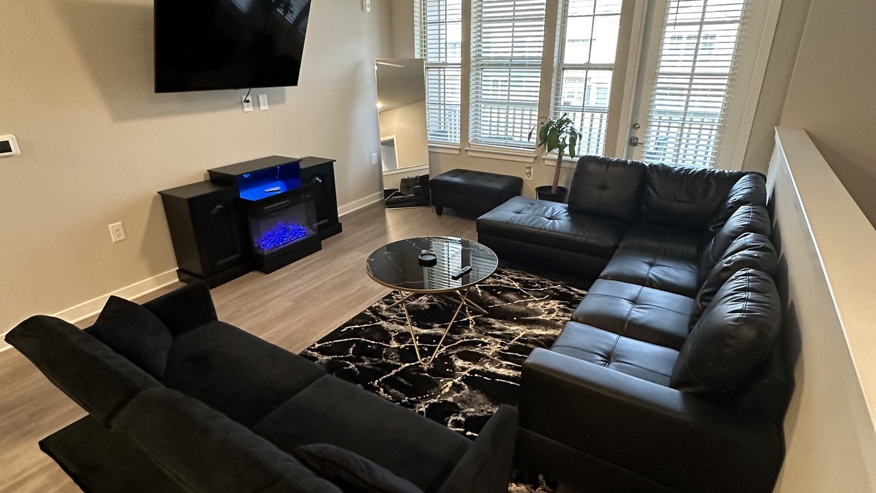 Photo of Livingroom in Lakes of Forest Hill