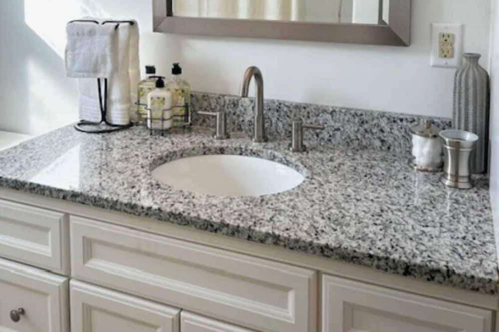 Photo of Bathroom in Bel Aire