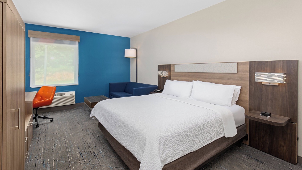 Photo of Bedroom in Hurricane Mills