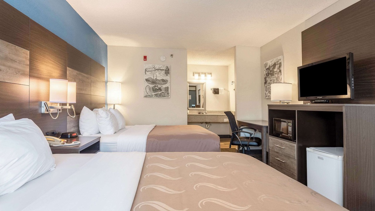 Photo of Bedroom in Branson Theater District