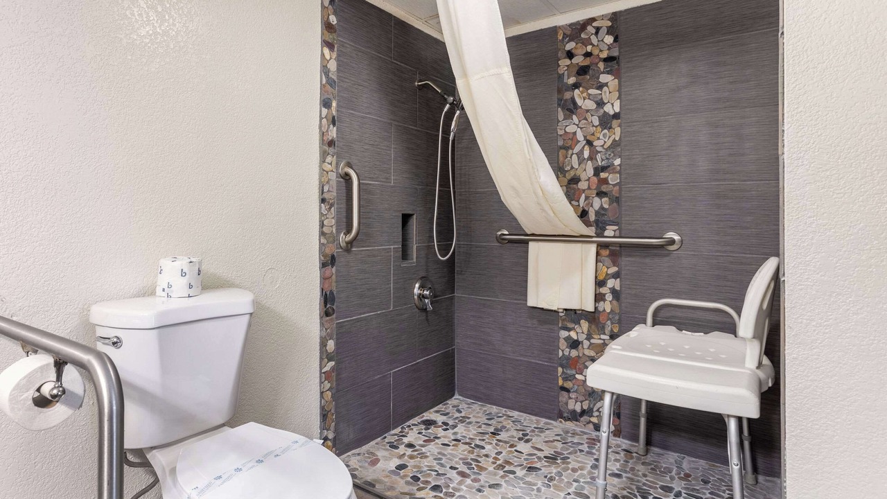 Photo of Bedroom in Branson Theater District