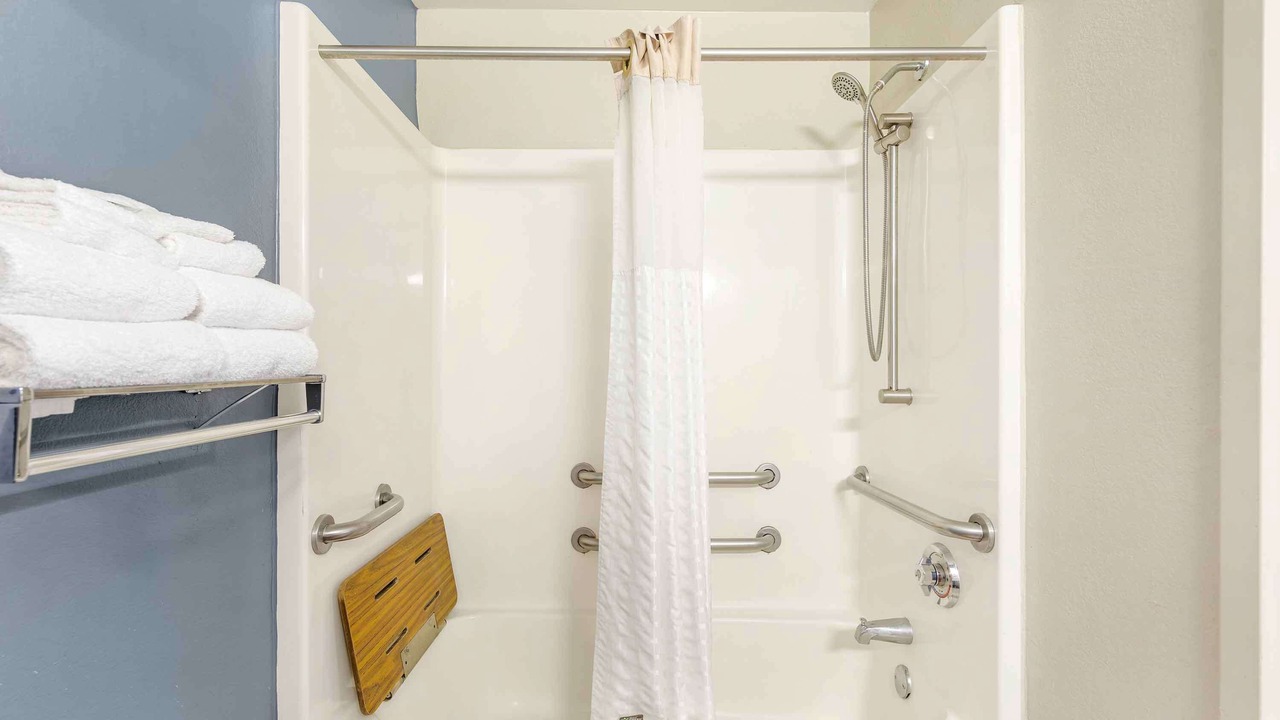 Photo of Bathroom in White Station