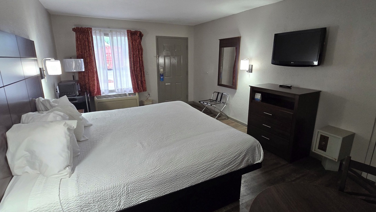 Photo of Bedroom in Clinton