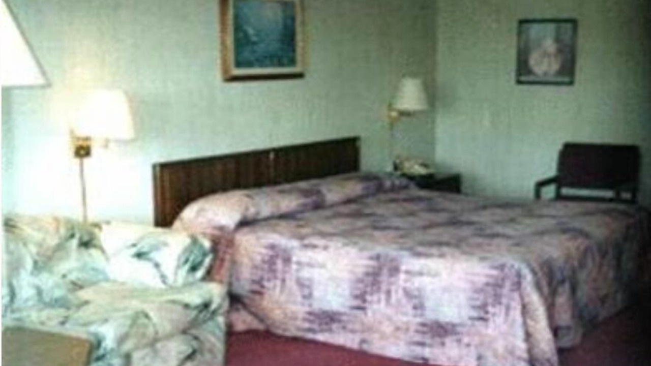 Photo of Bedroom in Branson Theater District