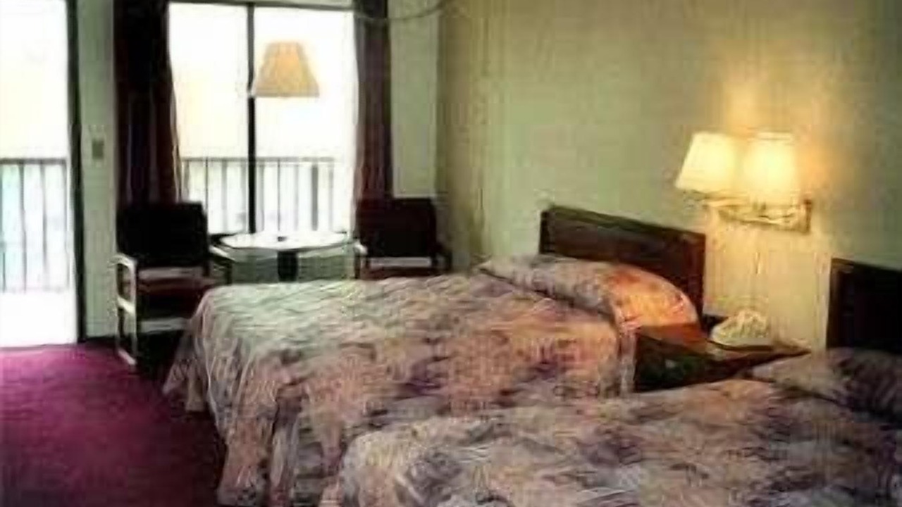 Photo of Bedroom in Branson Theater District