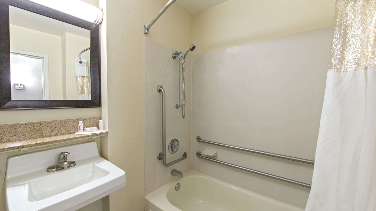 Photo of Bathroom in Buechel