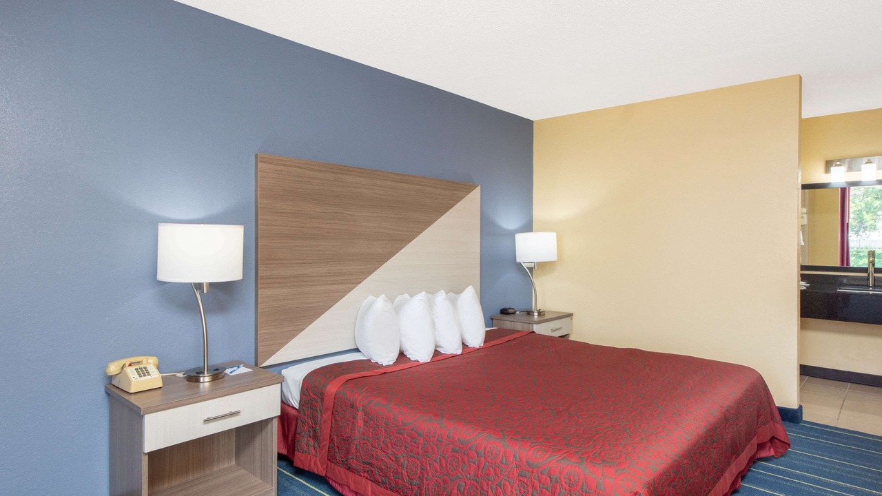 Photo of Bedroom in Salem