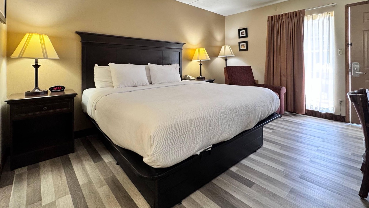 Photo of Bedroom in Branson Theater District